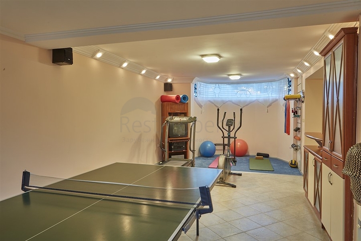 Элитный трехэтажный особняк в Измире