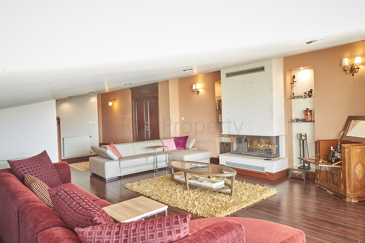 Элитный трехэтажный особняк в Измире