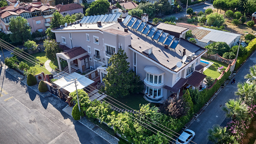 Элитный трехэтажный особняк в Измире