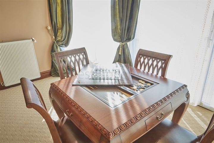 Элитный трехэтажный особняк в Измире