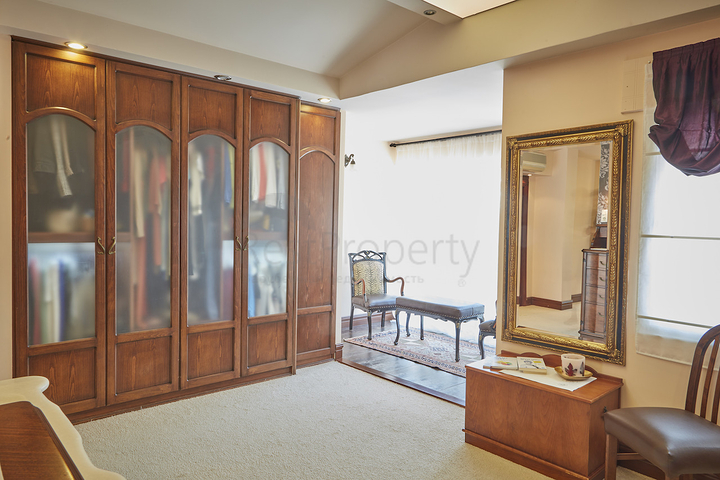 Элитный трехэтажный особняк в Измире