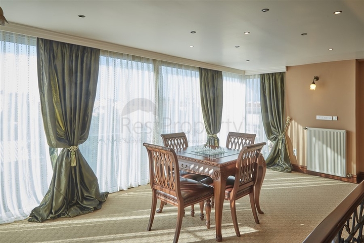 Элитный трехэтажный особняк в Измире