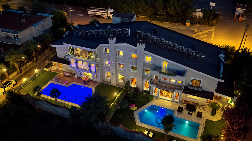 Элитный трехэтажный особняк в Измире