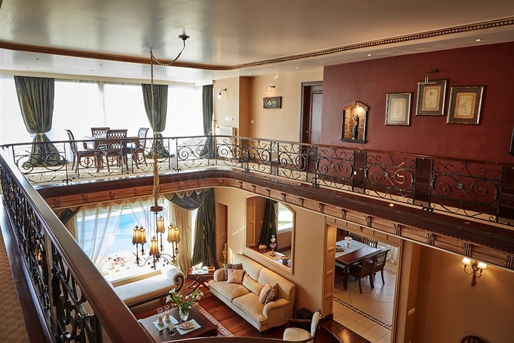 Элитный трехэтажный особняк в Измире