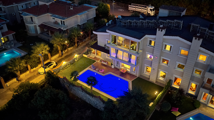 Элитный трехэтажный особняк в Измире