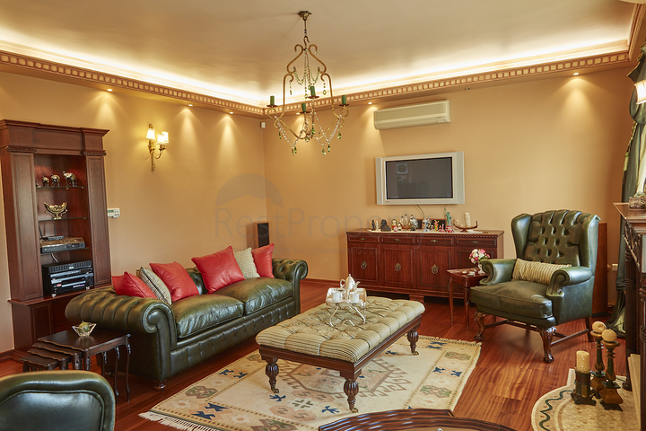 Элитный трехэтажный особняк в Измире