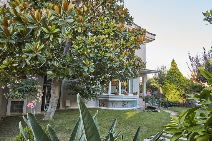 Элитный трехэтажный особняк в Измире