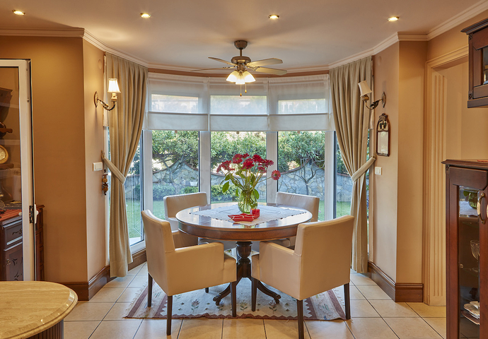 Элитный трехэтажный особняк в Измире