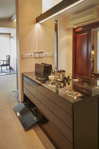 Элитный трехэтажный особняк в Измире