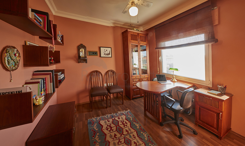 Элитный трехэтажный особняк в Измире