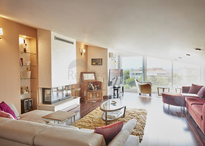 Элитный трехэтажный особняк в Измире