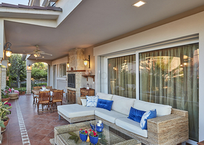 Элитный трехэтажный особняк в Измире