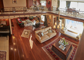 Элитный трехэтажный особняк в Измире