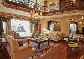 Элитный трехэтажный особняк в Измире