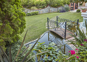 Элитный трехэтажный особняк в Измире