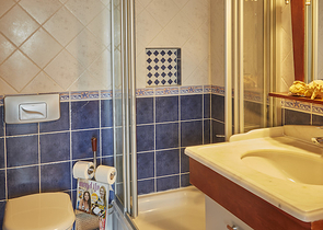 Элитный трехэтажный особняк в Измире