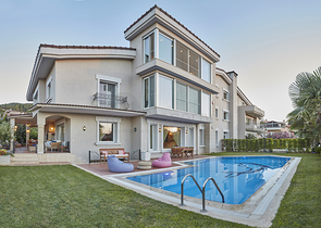 Элитный трехэтажный особняк в Измире