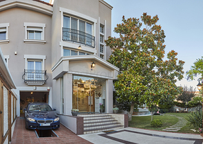 Элитный трехэтажный особняк в Измире