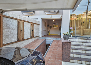 Элитный трехэтажный особняк в Измире