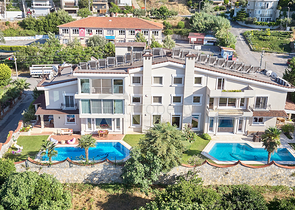 Элитный трехэтажный особняк в Измире