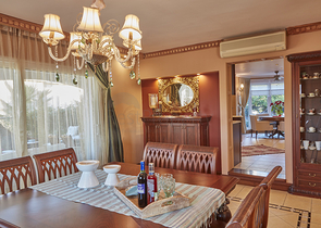 Элитный трехэтажный особняк в Измире