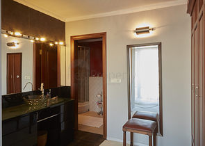 Элитный трехэтажный особняк в Измире