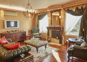 Элитный трехэтажный особняк в Измире