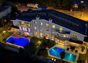 Элитный трехэтажный особняк в Измире