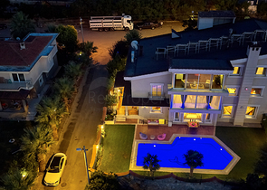 Элитный трехэтажный особняк в Измире