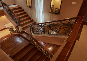 Элитный трехэтажный особняк в Измире