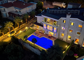 Элитный трехэтажный особняк в Измире