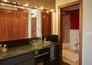 Элитный трехэтажный особняк в Измире