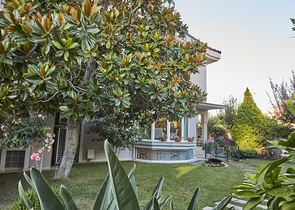 Элитный трехэтажный особняк в Измире