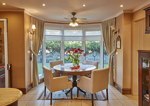 Элитный трехэтажный особняк в Измире