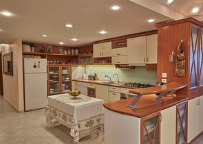 Элитный трехэтажный особняк в Измире