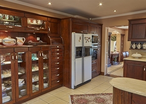 Элитный трехэтажный особняк в Измире