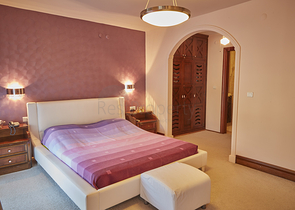 Элитный трехэтажный особняк в Измире