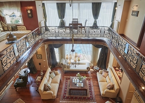 Элитный трехэтажный особняк в Измире