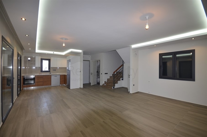 Трехэтажная вилла в Оваджике