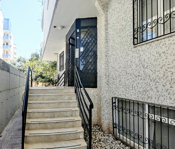 Квартира-дуплекс 2+1 с мебелью 100 м до моря в Анталии