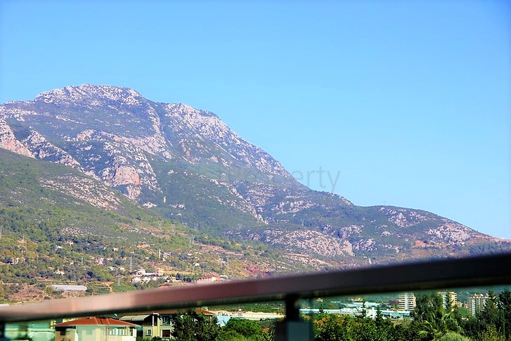 Уютная квартира 1+1 в современном комплексе в Махмутларе