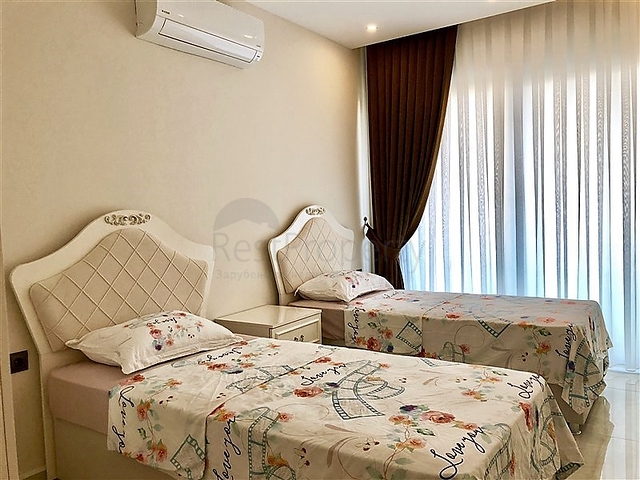 Трехкомнатная квартира в комплексе на первой береговой линии