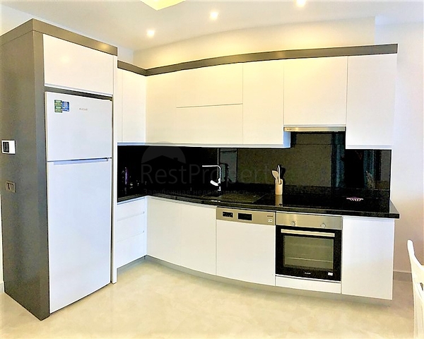 Трехкомнатная квартира в комплексе на первой береговой линии