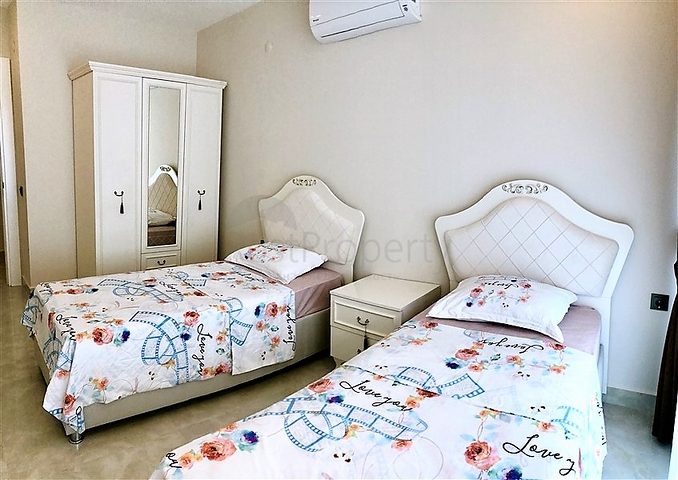 Трехкомнатная квартира в комплексе на первой береговой линии