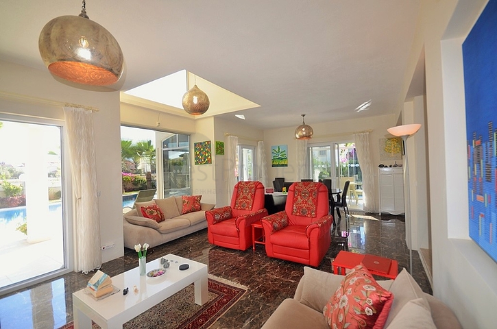 Меблированная вилла с бассейном в Фетхие