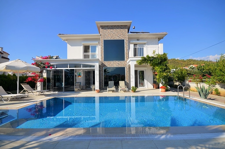 Меблированная вилла с бассейном в Фетхие