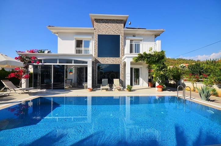 Меблированная вилла с бассейном в Фетхие