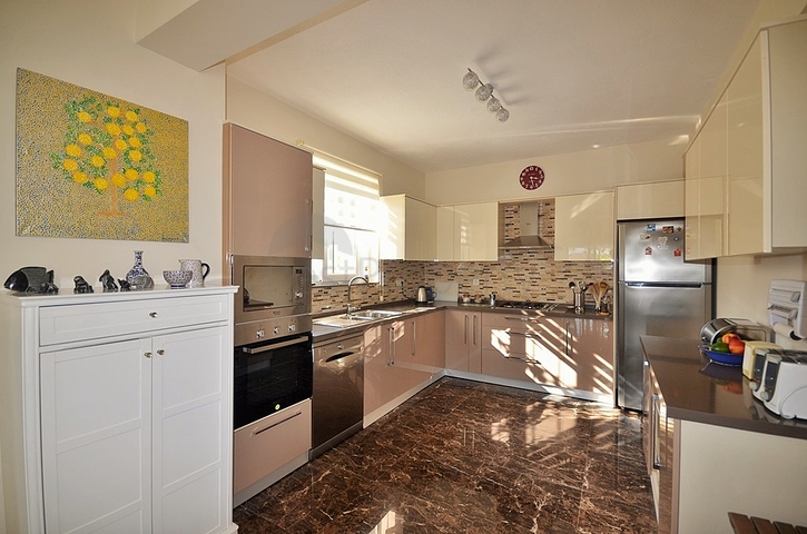 Меблированная вилла с бассейном в Фетхие