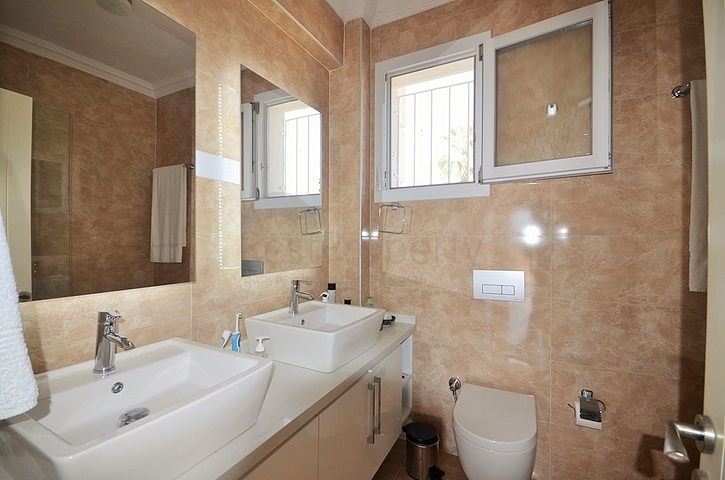 Меблированная вилла с бассейном в Фетхие