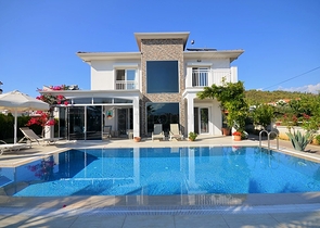 Меблированная вилла с бассейном в Фетхие